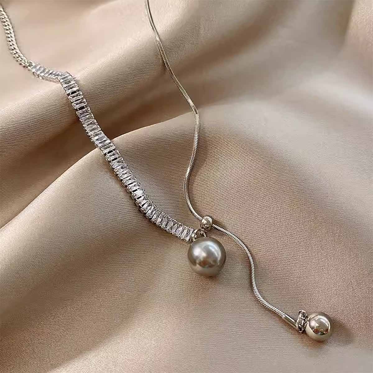 Collar largo con perlas y diamantes brillantes | Diseño exclusivo de lujo ligero, nueva colección, collar de clavícula elegante, tendencia alta y exclusiva.