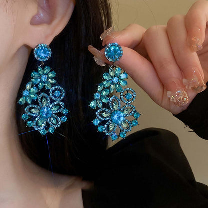 Pendientes de flores con diamantes incrustados y aguja de plata, diseño exagerado y retro, pendientes de lujo y moda, accesorios de estilo elegante.