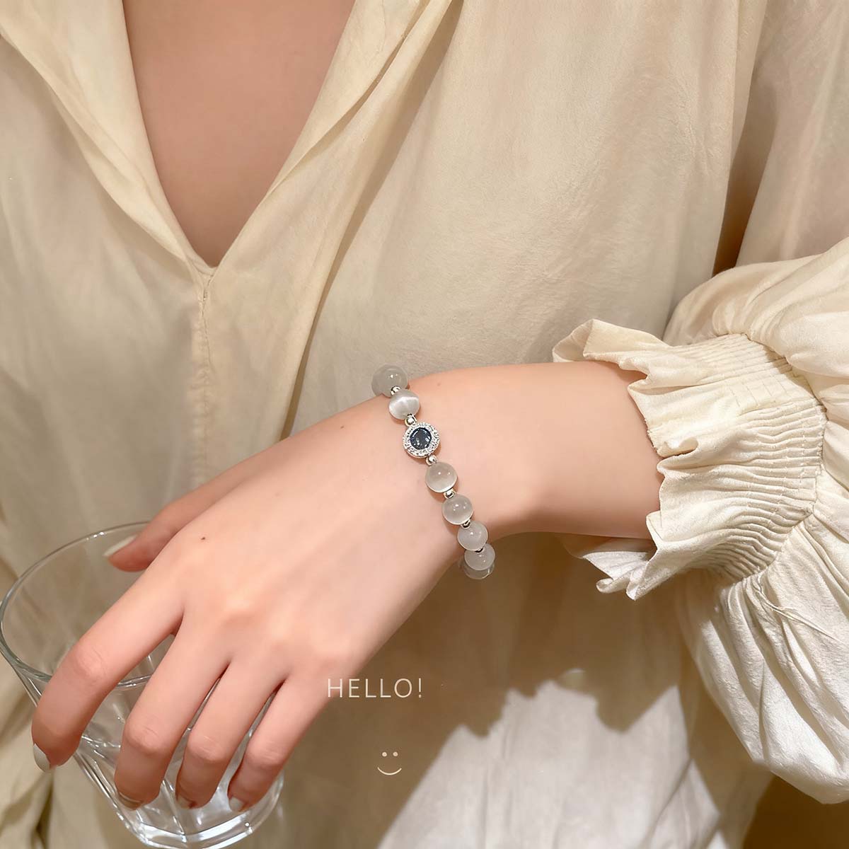 Pulsera de cuentas de ojo de gato y plata aplastada, ligera de lujo, delicada y exclusiva, accesorio de moda para mujeres con estilo, versátil y de alta gama.