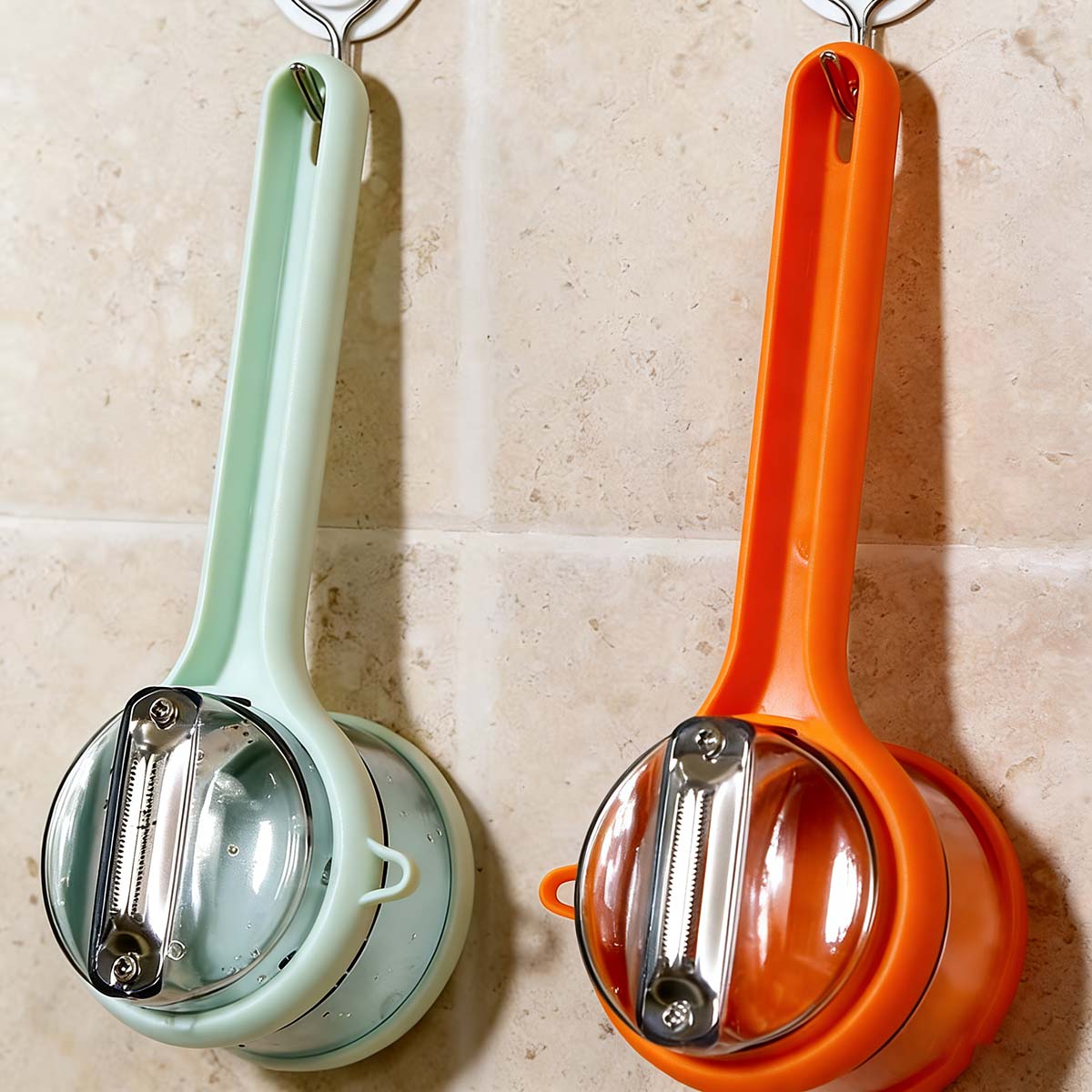 Caja de almacenamiento multifuncional para cocina, herramienta esencial para pelar patatas, rallador de frutas y pelador de verduras con almacenamiento para uso doméstico.