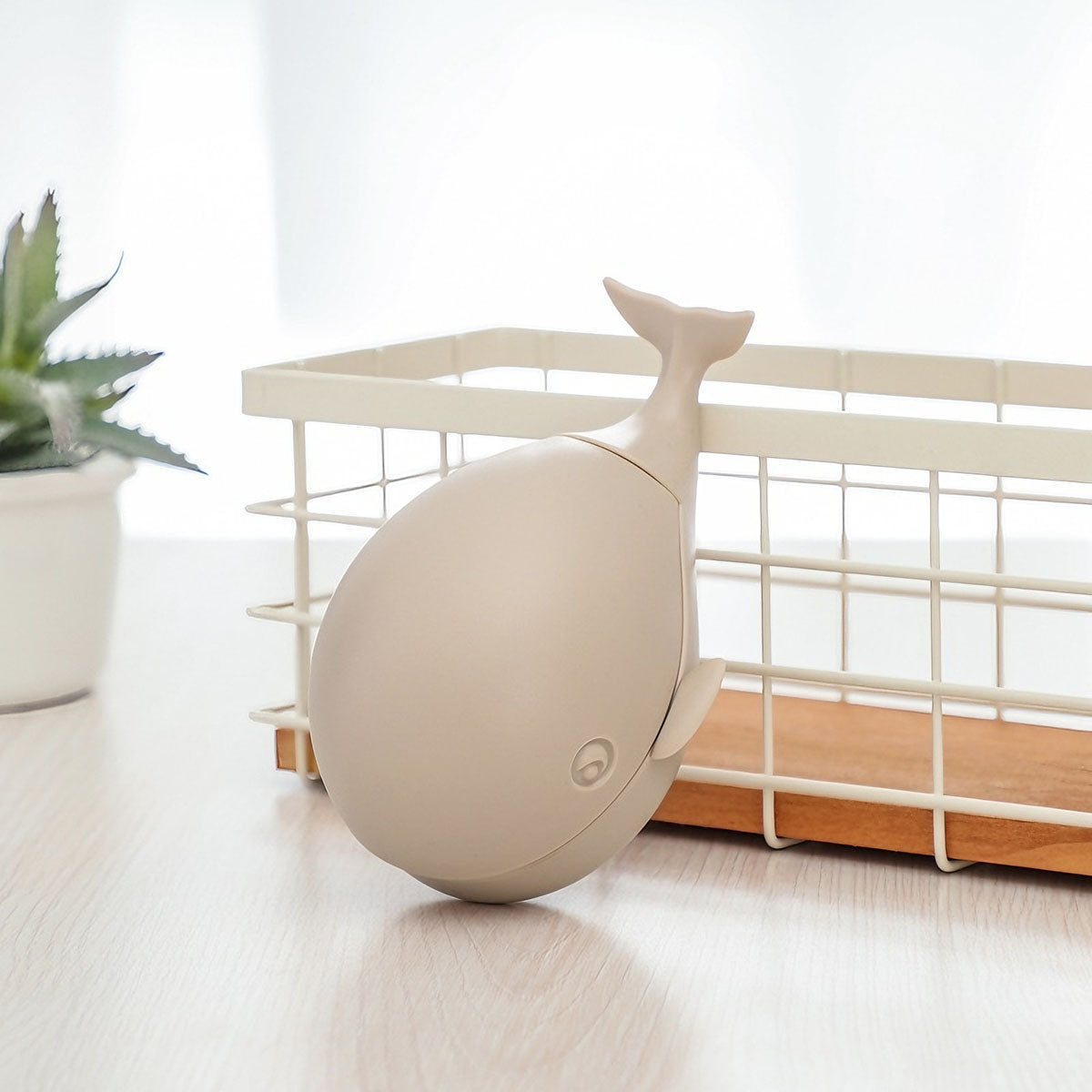 Cepillo de limpieza para ropa y zapatos, con diseño de adorable ballena, no suelta pelos, no daña la ropa, perfecto para el hogar.