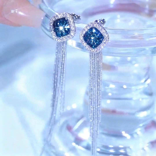 Pendientes largos con flecos de diamante azul y color plata, diseño moderno y elegante, pendientes versátiles para mujeres, con aguja de plata y estilo sofisticado.