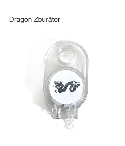 Cheie retractabilă multifuncțională pentru exterior, cu revenire controlată și fixare rapidă, previne pierderea și se atașează instant la rucsac sau încheietură.